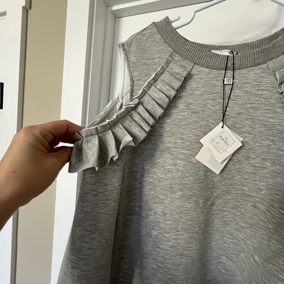 Cutout shoulder sweater with ruffles - Picture 2 of 4